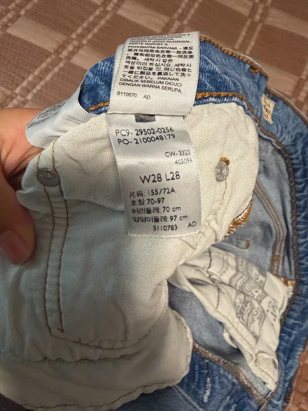 Levi’s 501 High-Rise Jeans - Image 6