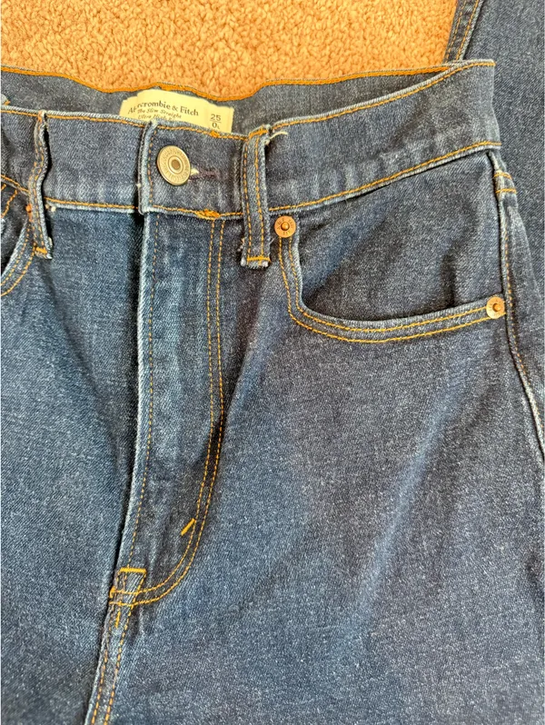 Abercrombie High-Rise Jeans Slim Straight - Image 3