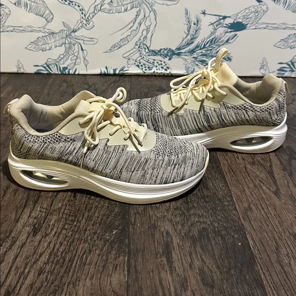 Women's Cream and Gray Athletic Shoes Size 8 - Image 2