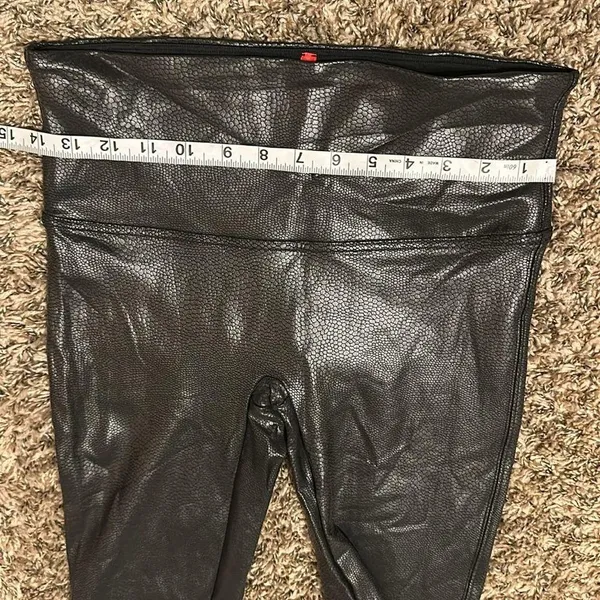 SPANX Faux Leather Leggings Black Pebbled Large - Image 5