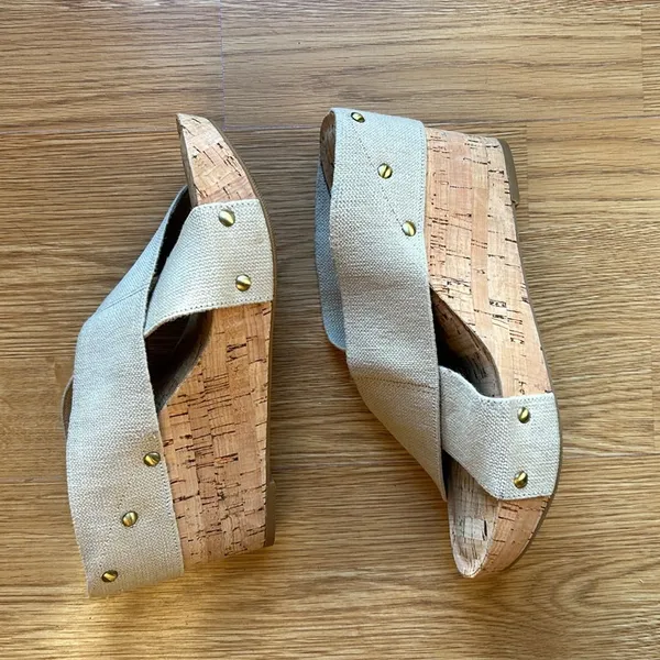 Lucky Brand Miller Wedge Criss Cross Strap Sandals Studded Light Beige Sz 8.5 - Image 2