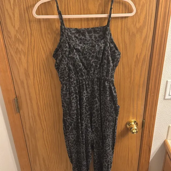 Old navy women’s jumpsuit size medium - Image 5