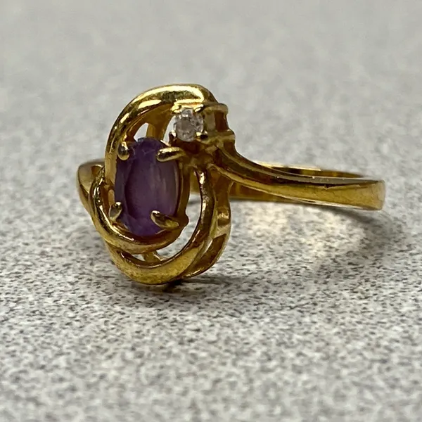 Vintage Gold Tone Taiwan Stamped Oval Amethyst CZ Swirl Fashion Ring Size 7 - Image 4