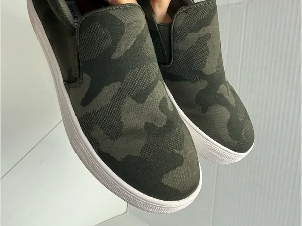 Steve Madden Gills Women's Camo Green Slip-On Platform Sneakers size 7.5 - Image 9