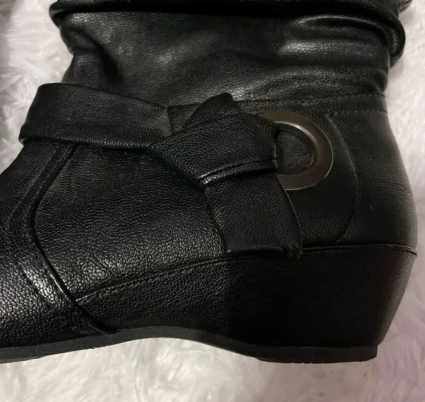 Bare traps black slouchy knee high boots size 7.5 - Image 4