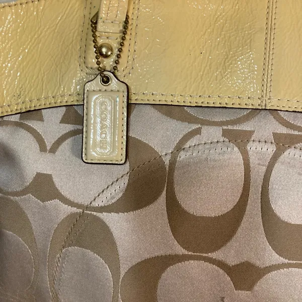 F18385 Coach signature Shoulder bag - Image 3