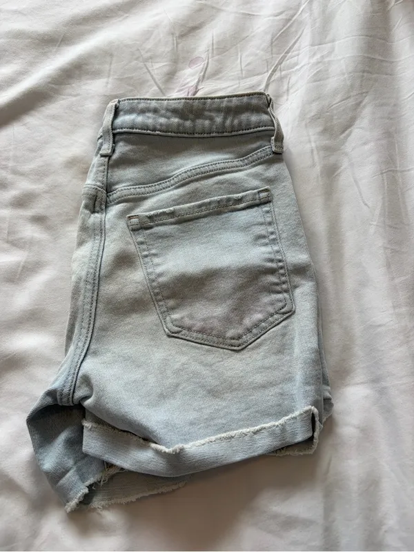 Old Navy Light Wash Shorts - Image 4