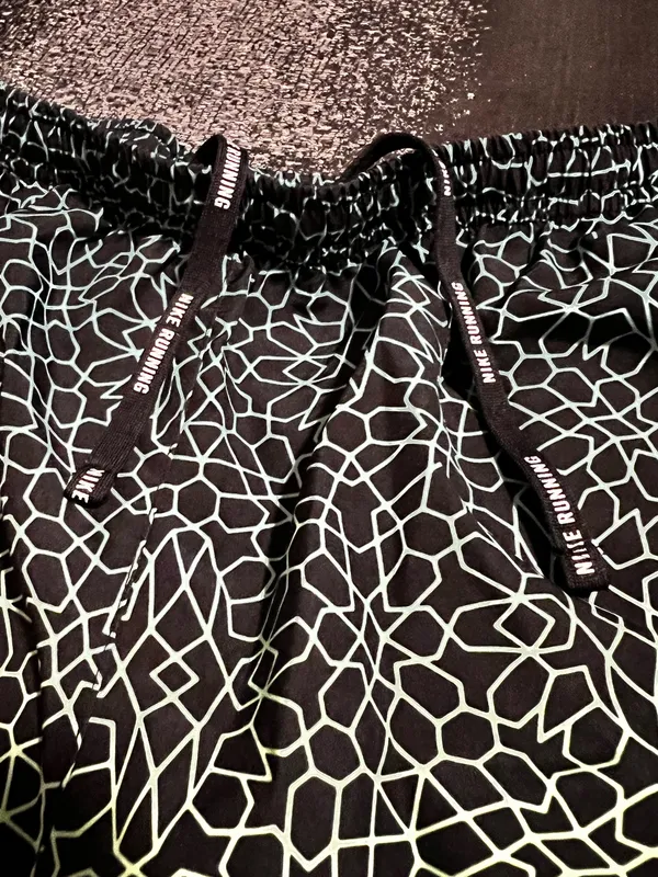 Womens large Nike Dri Fit shorts - Image 4