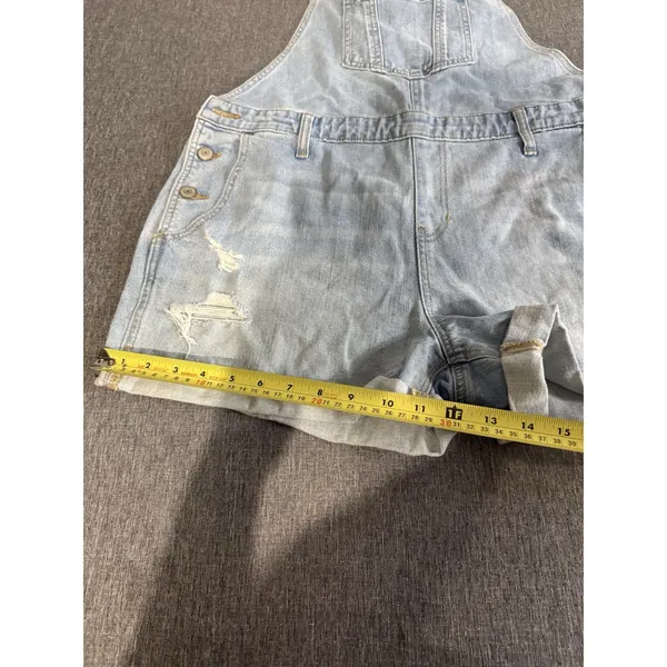 Old Navy women's light wash denim shortalls L 3" inseam button 5-pocket - Image 7