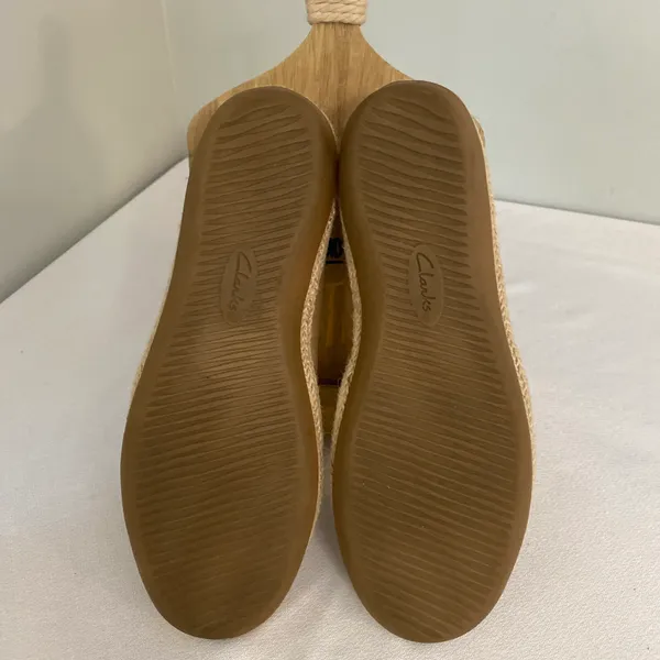 Clark’s tan women’s Danelly Shine loafer spadrilles size 10M - Image 6