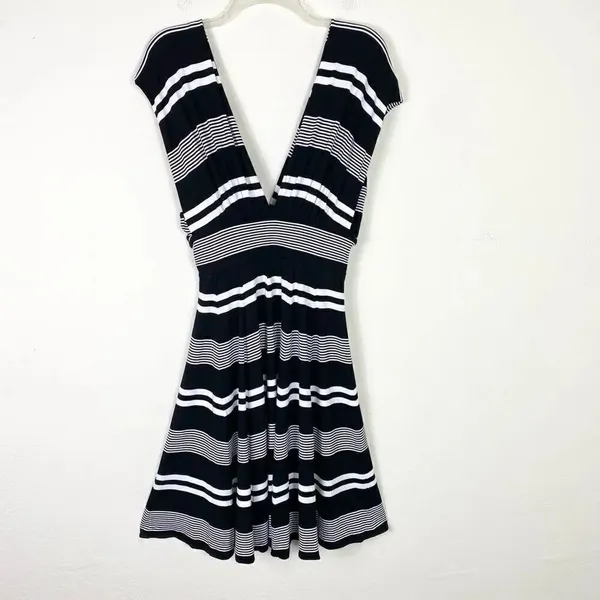 WHBM Genius Convertible Black & White Striped Sleeveless Midi Dress Size 4 - Image 3