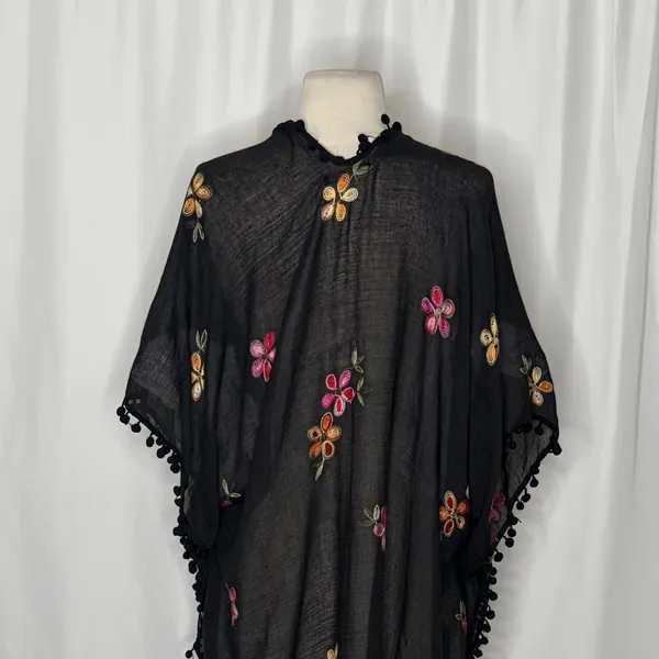 DO EVERYTHING IN LOVE Embroidered Floral Kimono Wrap Black Bohemian One Size - Image 9