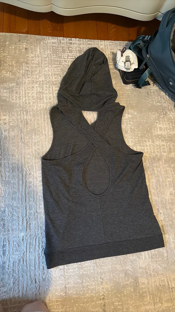 Onzie Sleeveless Hooded Top - Image 2