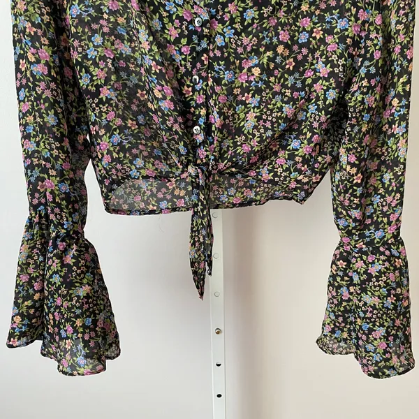 2 Much LA Small Black Floral Tie Front Crop Top Bell Sleeve Boho Blouse - Image 4