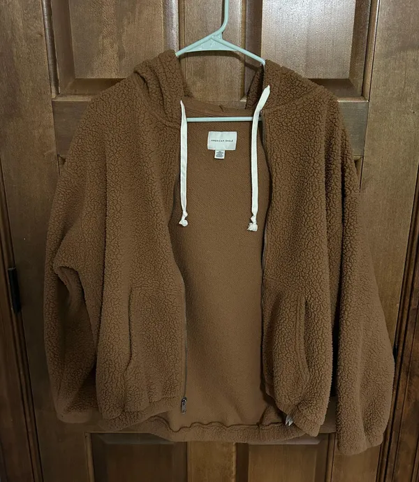American Eagle Outfitters Sweatshirt - Image 4