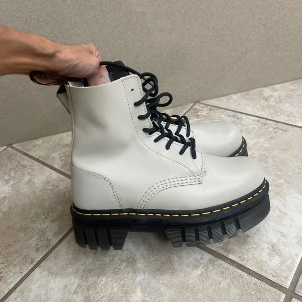 Dr. Martens Audrick 8-Eye Boot cobblestone used 1X Leather Platform US 7 womens - Image 4