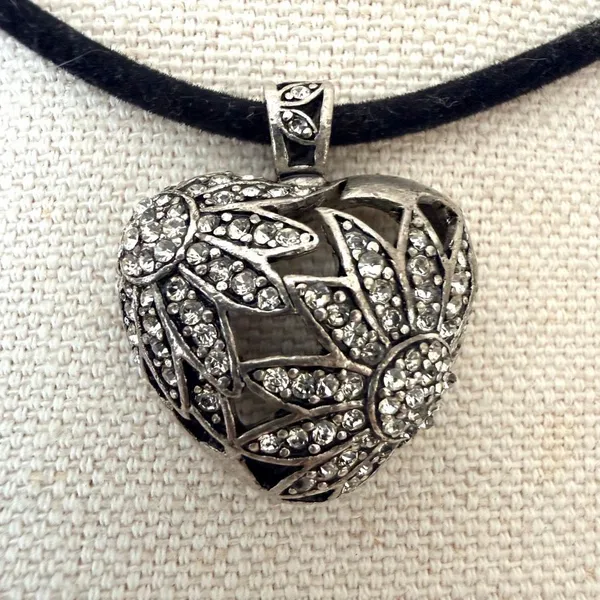 Vintage Silver Tone Rhinestone Openwork Heart Pendant Necklace - Image 2