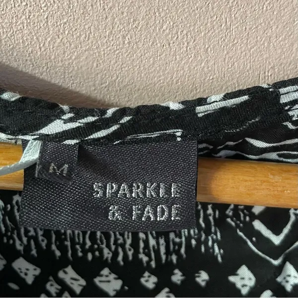 Urban Outfitters Sparkle & Fade Black Tribal Print Top Size M EUC - Image 5