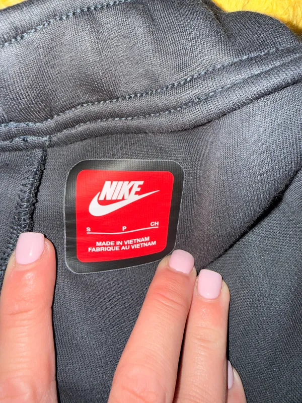 Nike Tech Fleece Loose-Fit Open Hem Pants - Image 5