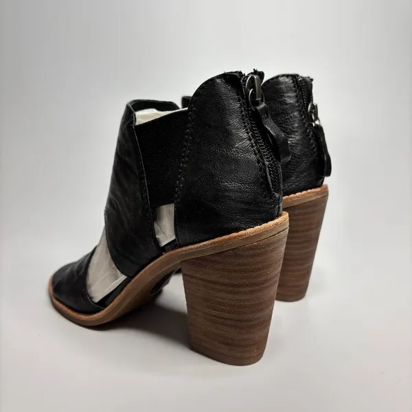 Söfft Pemota Leather Block Heel Sandals in Black - Image 4