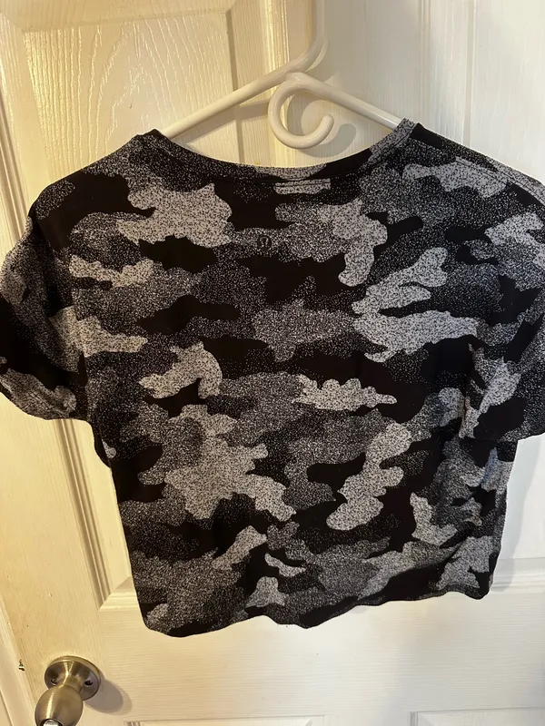 Lululemon Cates Crop Tee Camo 6 - Image 2