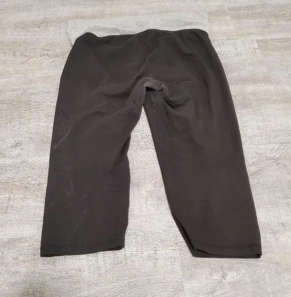 FLAWED Victoria's Secret PINK Black Foldover Capri Leggings Size Large - Image 5