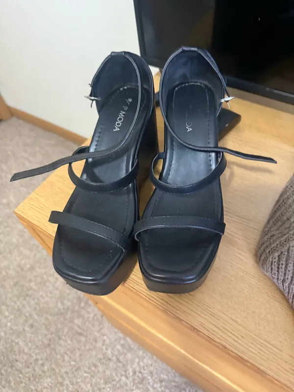 Black Wedges Size 7.5 - Image 5