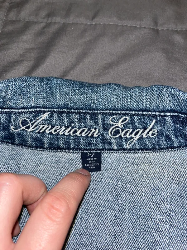 American Eagle Cropped Denim Jacket - Image 2