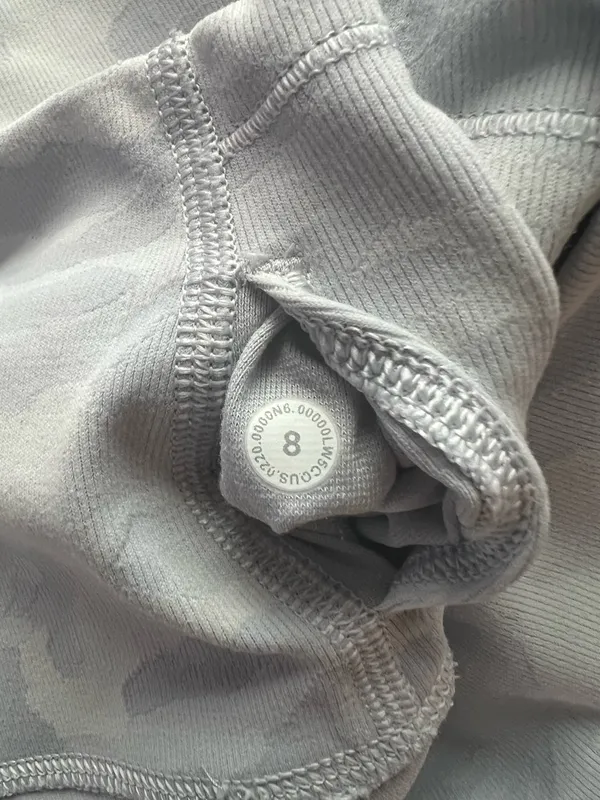 Lululemon Wunder Under HR Tight 25" *Jacquard White Camo Size 8 - Image 5