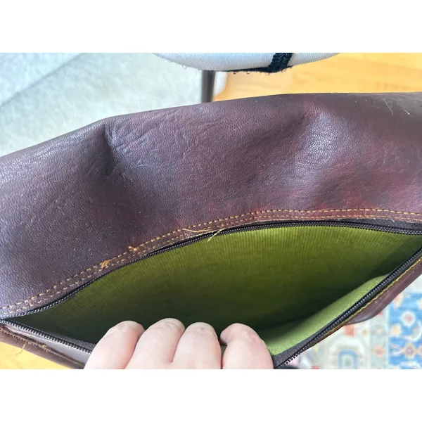 Vintage Unbranded Chocolate Brown Leather Crossbody Satchel 10x11 inches - Image 4