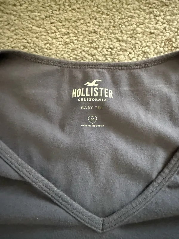 Hollister Baby Tee - Image 2