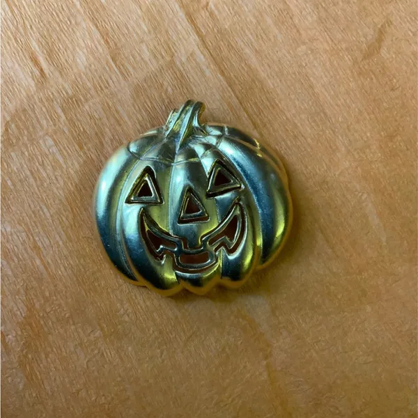 Halloween jewelry and miscellaneous items - Image 7