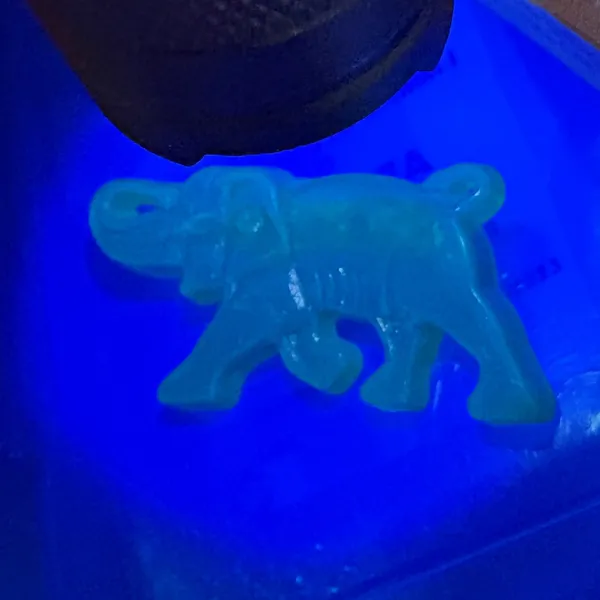 Vintage Green Plastic Elephant‎ Brooch UV Glow Fluorescent Animal Pin SKU 275 - Image 6