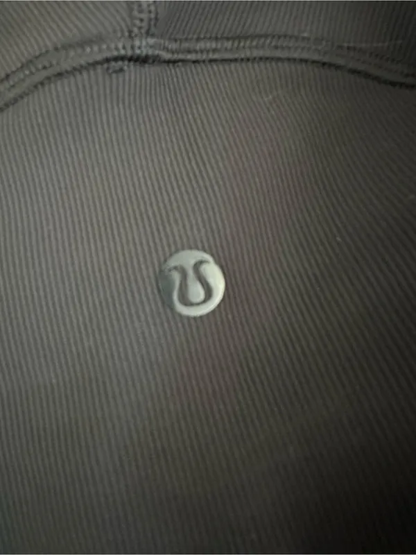 353. Lululemon 2pc set black sz 2 - Image 4