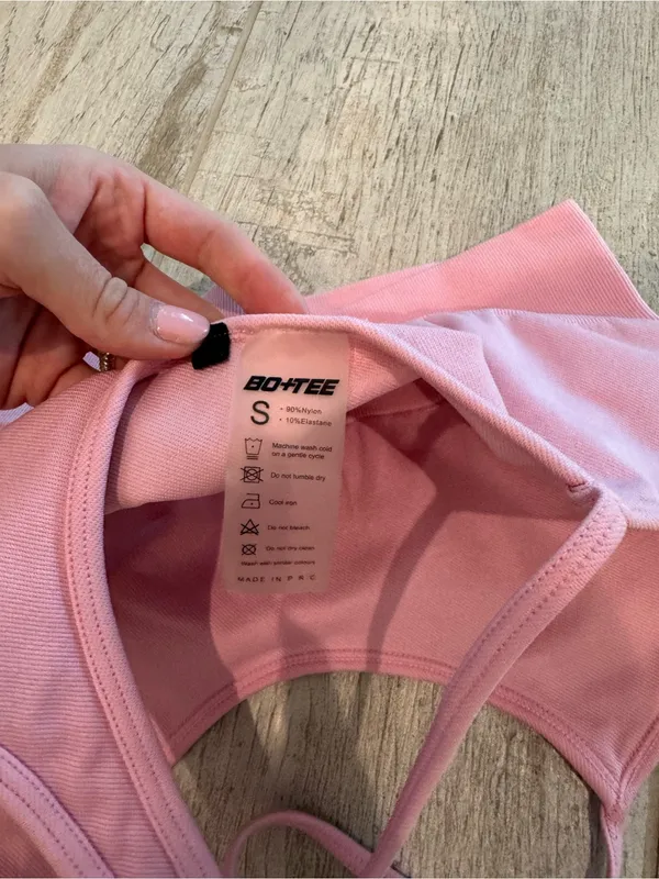 Bo + Tee Seamless Asymmetrical Bubble Gum Pink Sports Bra Size Small - Image 5