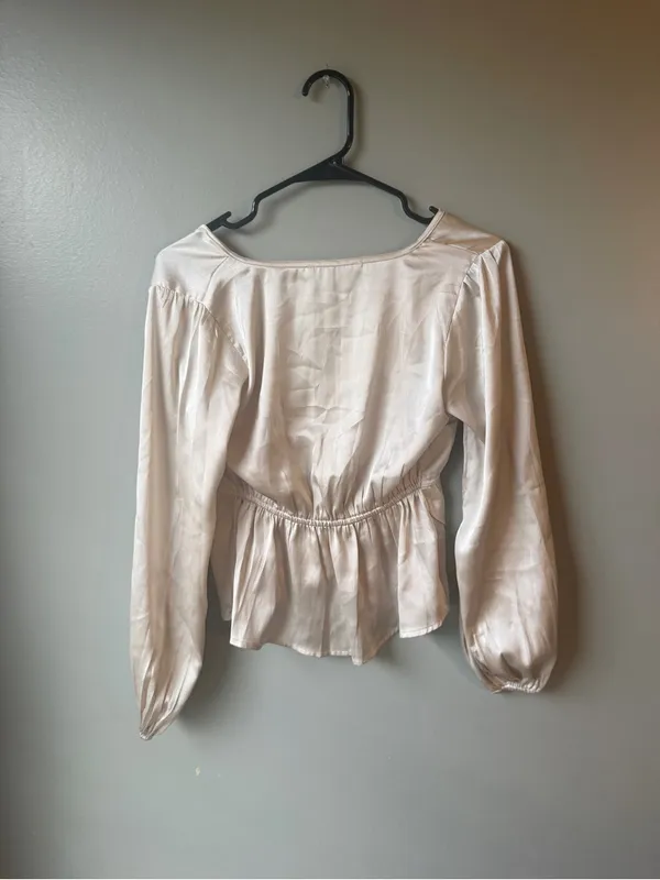 Abercrombie & Fitch Satin Tie-Front Long Sleeve Blouse XS - Image 6