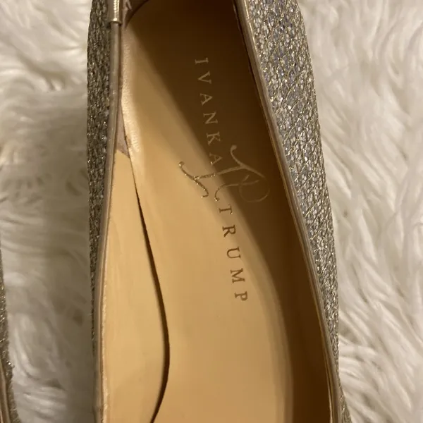 Ivanka Trump Pumps Gold color size 9M - Image 2