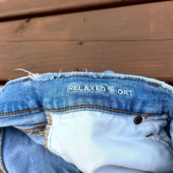 American Eagle Jean Shorts Relaxed Light Wash Distressed Strigid Denim Size 4 - Image 4
