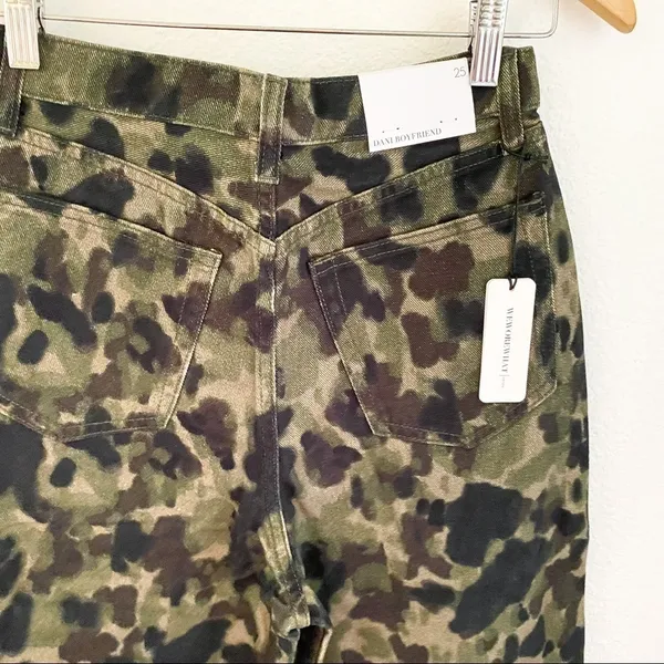 WeWoreWhat Dani Boyfriend Jeans Camo High Rise Olive Size‎ 25 NWT - Image 10