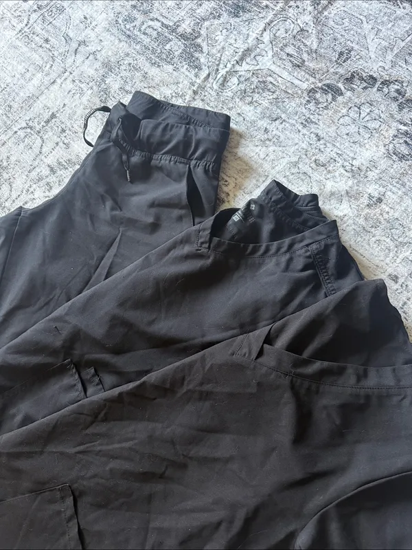 Med Couture Black Jogger 3 piece scrub set - Image 3