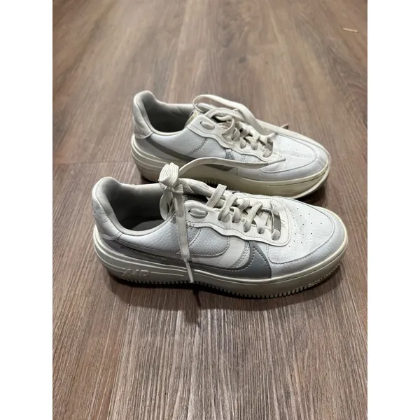 Nike‎ Air Force 1 PLT.AF.ORM Womens 7 White Metallic Silver DJ9946-101 Platform - Image 2
