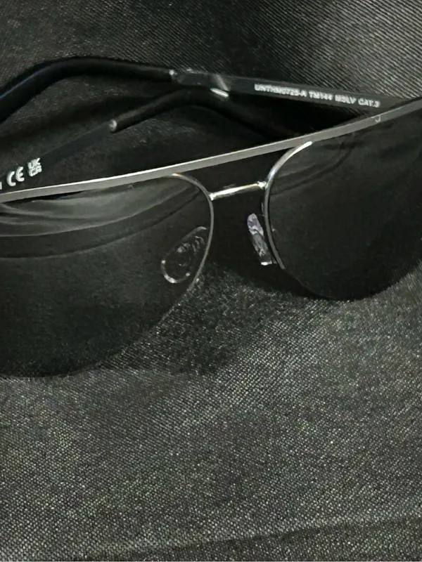 Tahari Silver Aviator Sunglasses Mirrored Lenses - Image 3