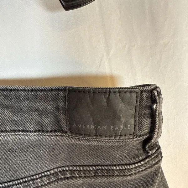 Women’s American Eagle Mom Jean Black Jeans Straight Leg Size 8 Preowned - Image 12