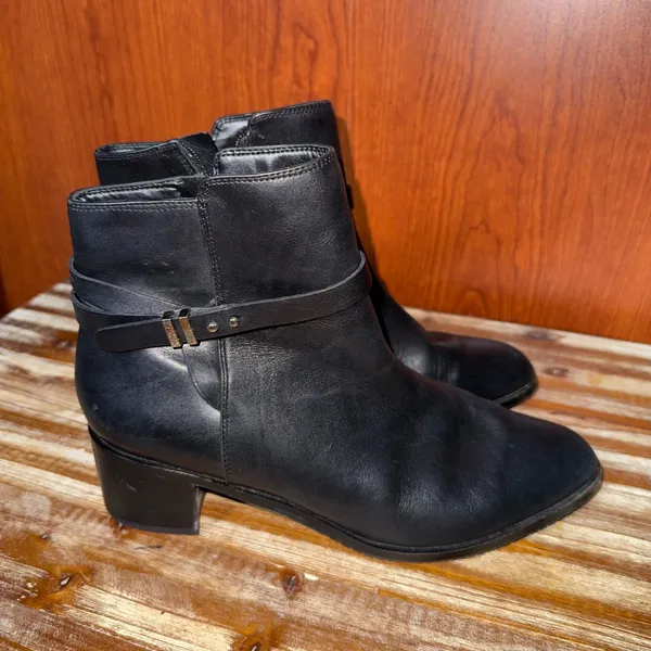 Clarks Womens Black Leather Ankle Boots Buckle Strap Side Zip Block‎ Heel 9.5M - Image 4