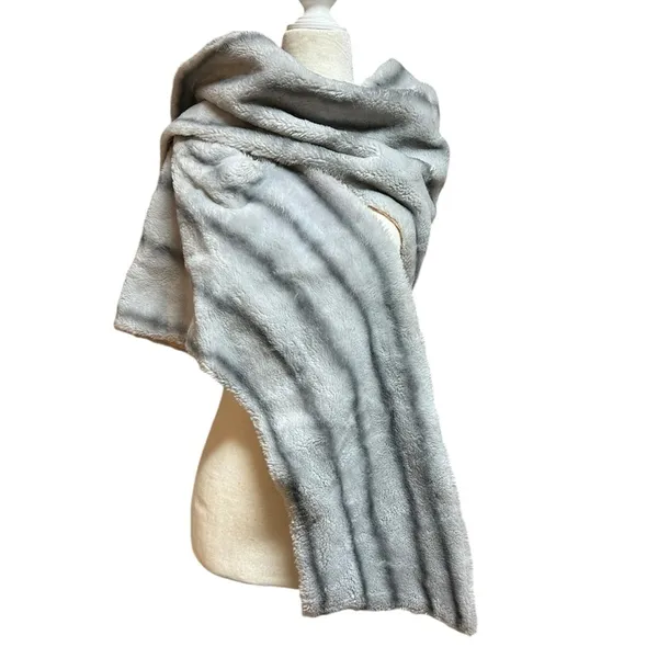 Vintage Faux Fur Stole Cream Gray 1960’s Winter Formal Cocktail Dress - Image 6