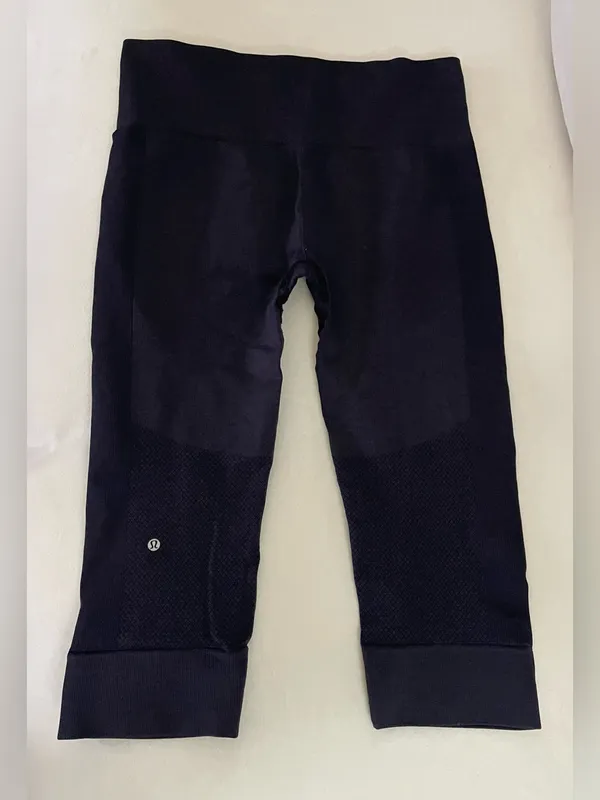 Lululemon Seamless Street Crop Capri Leggings Dark Navy Size 8 - Image 6