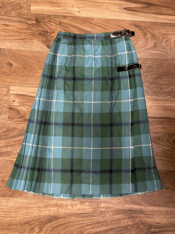 Angus Young Women’s Knee Length Plaid Wool Kilt Skirt with Buckle Detail Size XS - Image 2