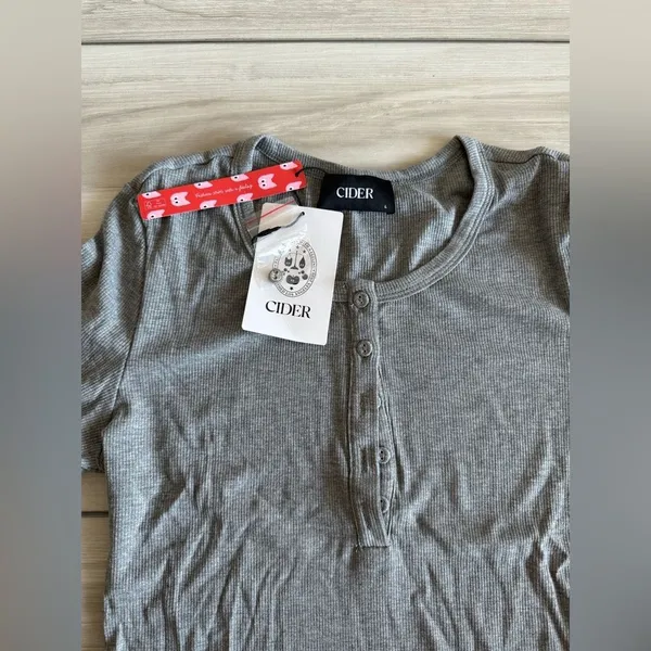 Cider Solid Rib Long Sleeve Tee Grey Large NWT IN PACKAGE - Image 5