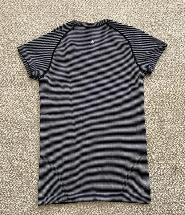 LULULEMON Swiftly Tech Short Sleeve Crew T-Shirt 6 Hyper Stripe Black Like New - Image 8