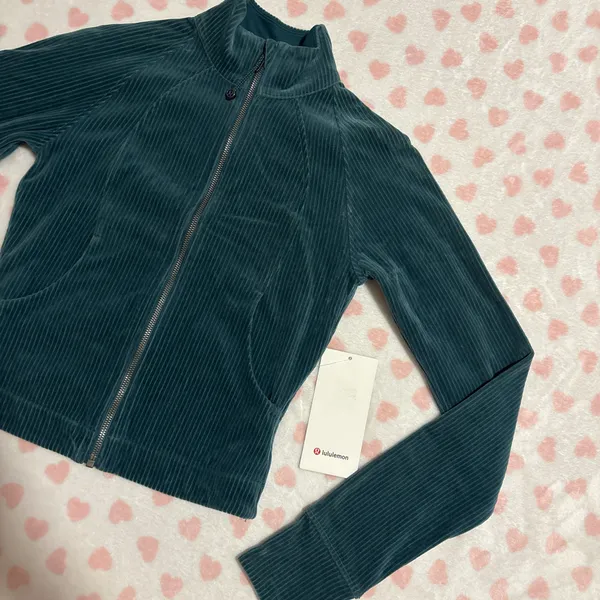 Lululemon scuba track jacket velvet size 2 NWT - Image 2